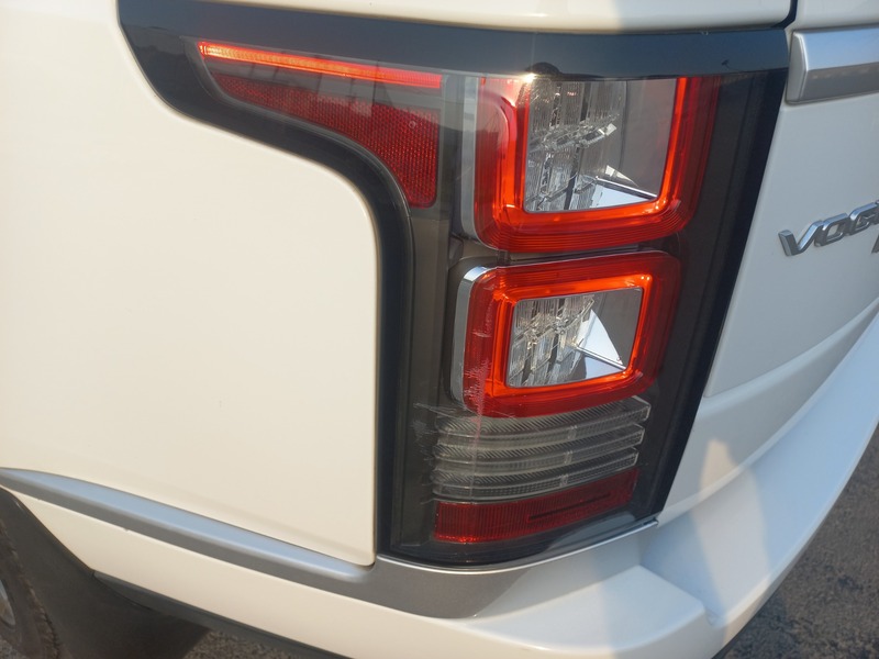 Used 2015 Range Rover Vogue SE for sale in Dubai